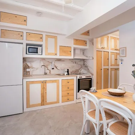 Xenia Apartment *